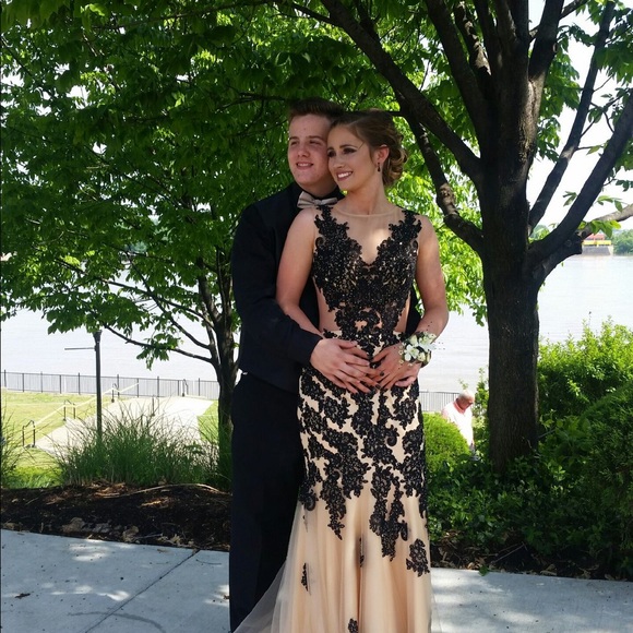 PROM DRESS - Picture 2 of 4